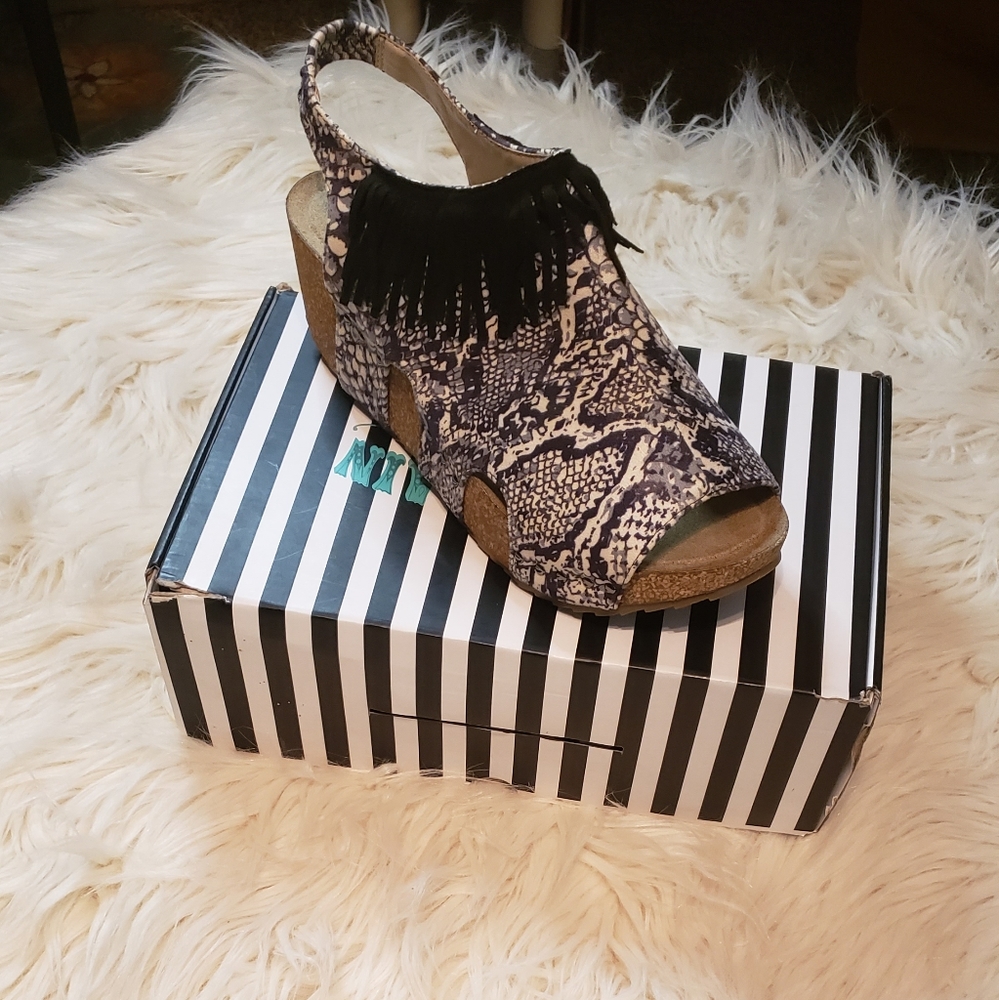 Shoes - Picture 1 of 1